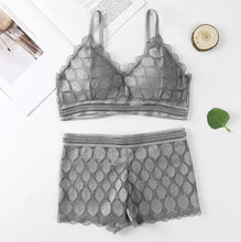 Load image into Gallery viewer, Leaf Padded Bra &amp; Penty Set
